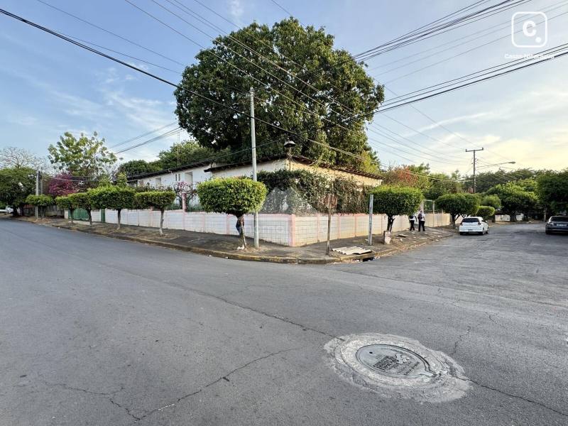 Casa en venta en Reparto San Juan, Managua – 17 hab, 4,000 varas²