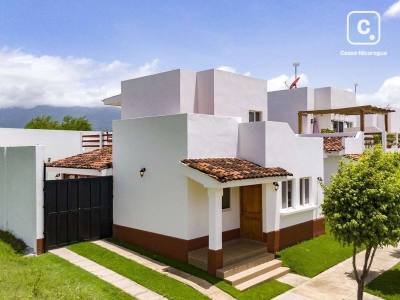 Casa en venta en Granada – 3 hab, 130 m², US$ 175,000