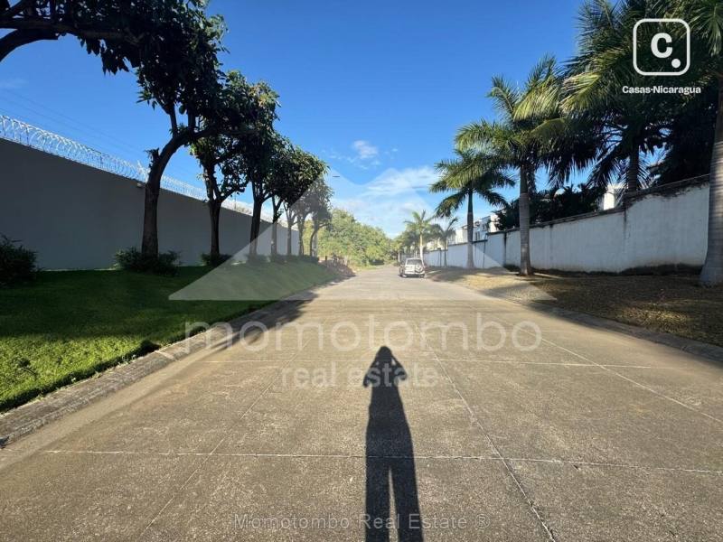 Terreno en venta en Las Colinas, Managua – 85,000 varas²