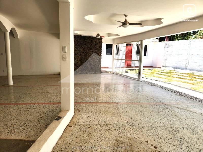 Casa en venta en Los Robles, Managua – 16 hab, 900 m²