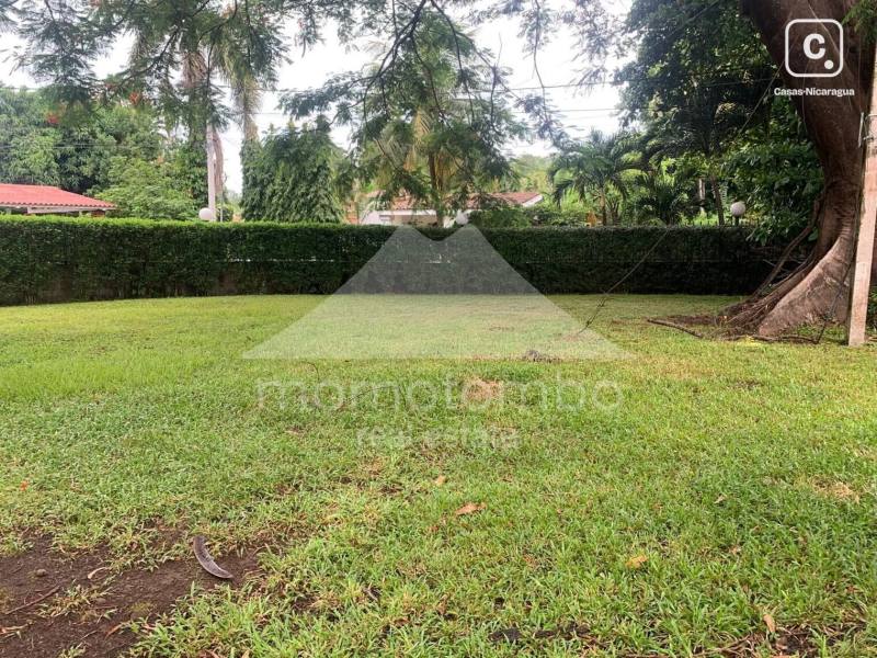 Terreno en venta en Carretera Masaya, Managua – 700 varas²