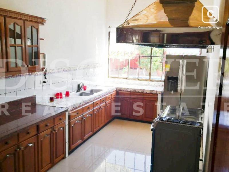 Casa en venta o alquiler en Carretera Nueva León, Managua – 6 hab, 1,200 m²