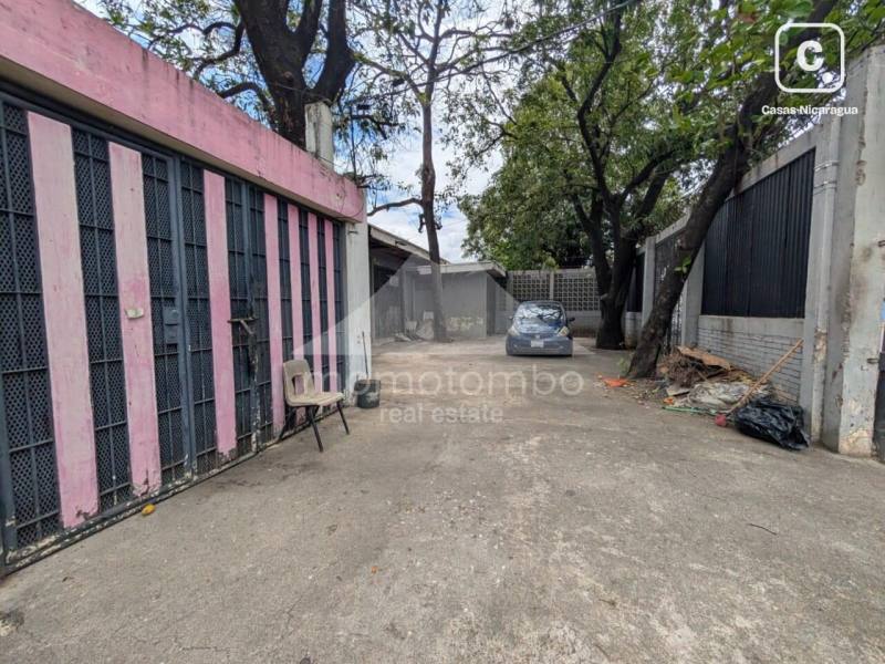 Oficina en venta en Mercado Oriental, Managua – 1,289 m²