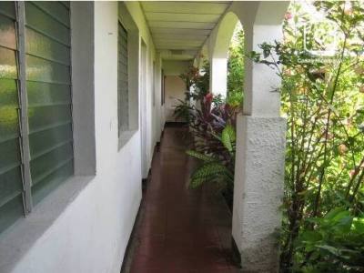 Casa en venta en Granada – 5 hab, 709 m²