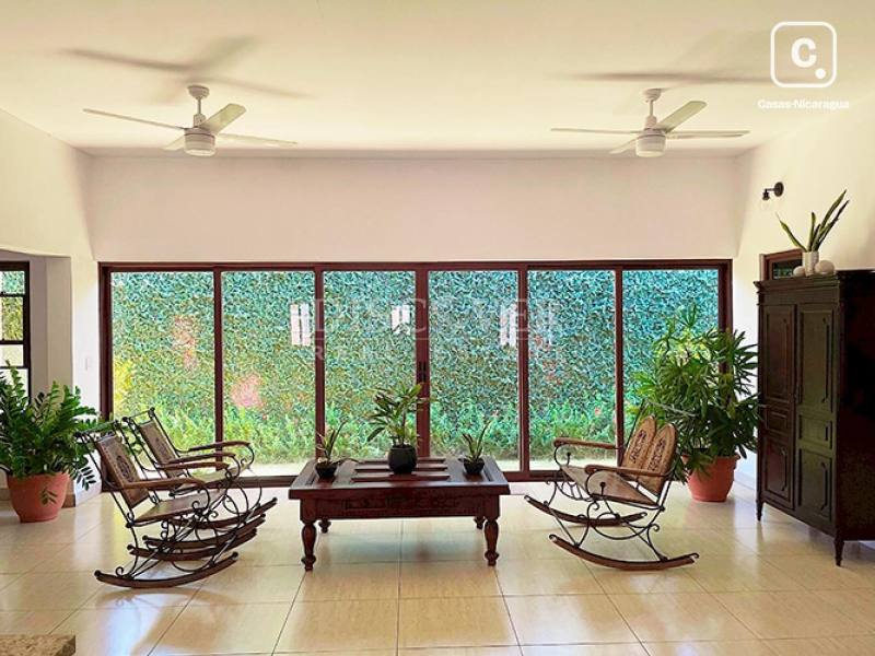 Casa en venta en Granada – 4 hab, 385 m²