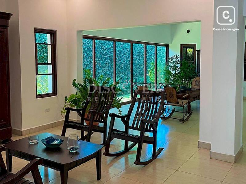 Casa en venta en Granada – 4 hab, 385 m²