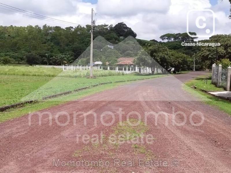 Terreno en venta en Granada – 1,529 varas²