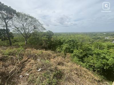 Terreno en venta en Granada – 1,651 varas²