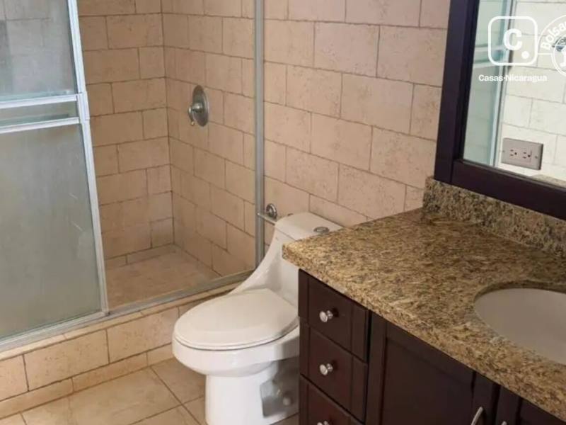 Casa en alquiler en Las Colinas, Managua – 3 hab, US$ 1,500/mes