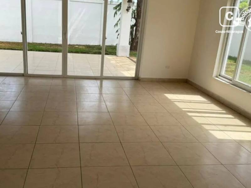 Casa en alquiler en Las Colinas, Managua – 3 hab, US$ 1,500/mes