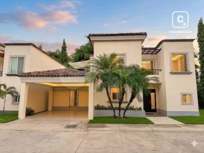 Casa en alquiler en Las Colinas, Managua