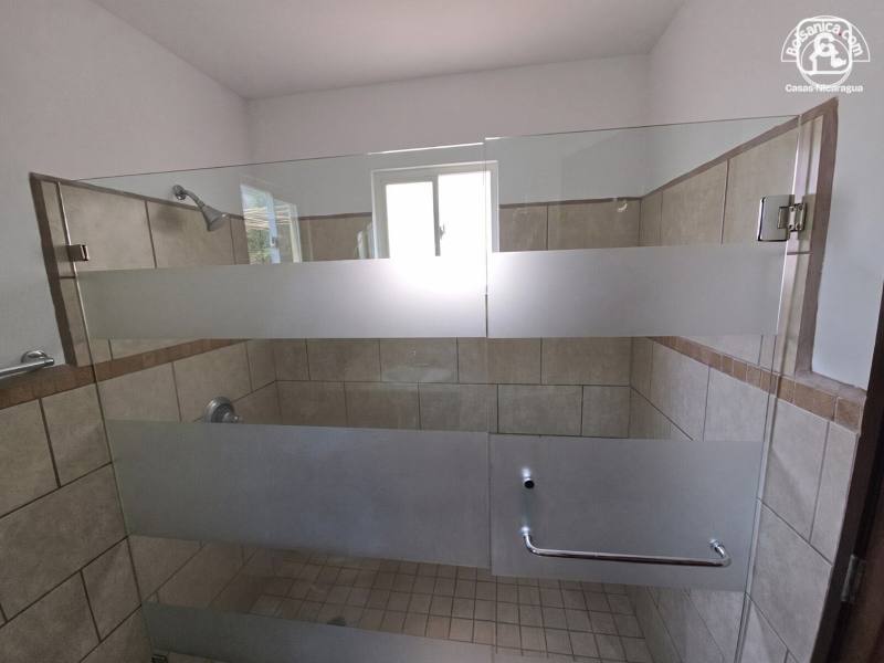 Casa en alquiler en Las Colinas, Managua – 5 hab, 250 m²