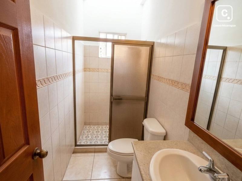 Casa en venta o alquiler en Las Colinas, Managua – 3 hab, 305 m²