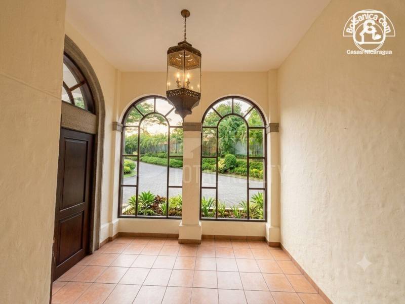 Casa en alquiler en Villa Fontana Sur, Managua – 4 hab, US$ 4,500/mes