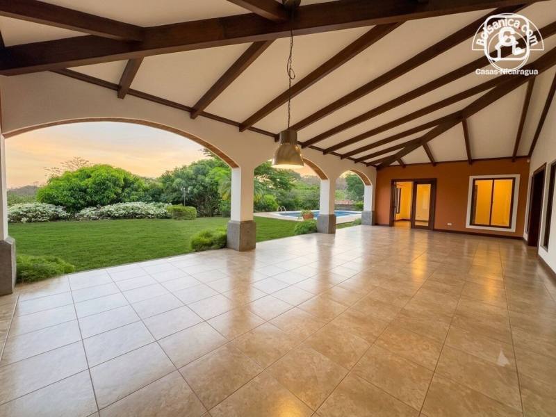 Casa en alquiler en Villa Fontana Sur, Managua – 4 hab, US$ 4,000/mes