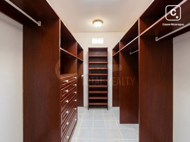Casa en venta o alquiler en Las Colinas, Managua