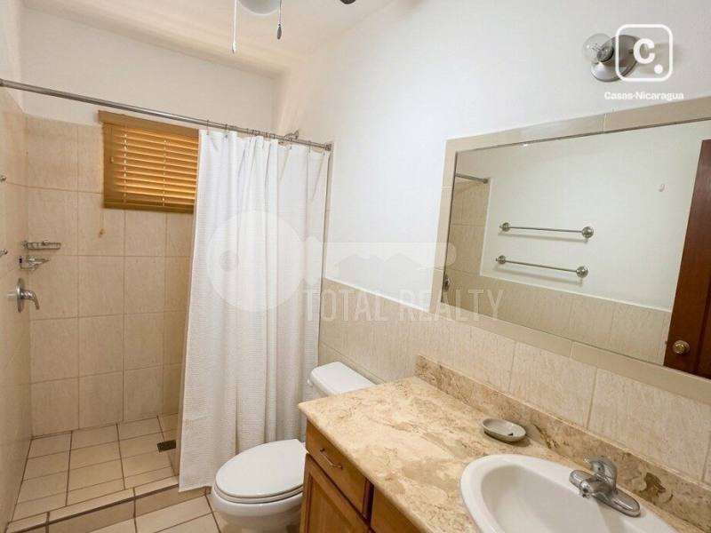 Casa en alquiler en Santo Domingo, Managua – US$ 1,600/mes
