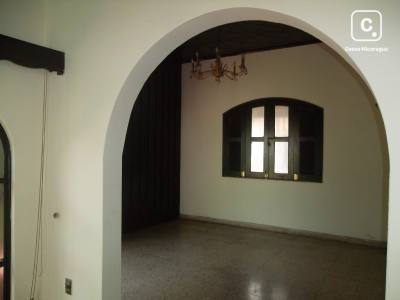 Casa en venta en Los Robles, Managua – 3 hab, 777 varas²