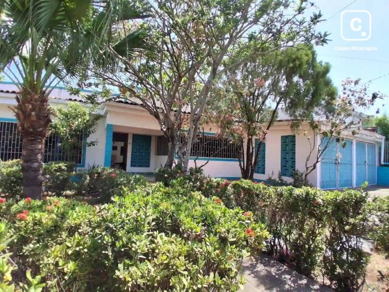 Local comercial en venta en Granada – 383 m²