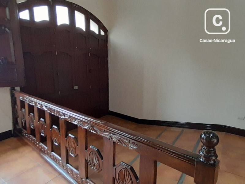 Casa en venta en León – 4 hab, 592 varas²