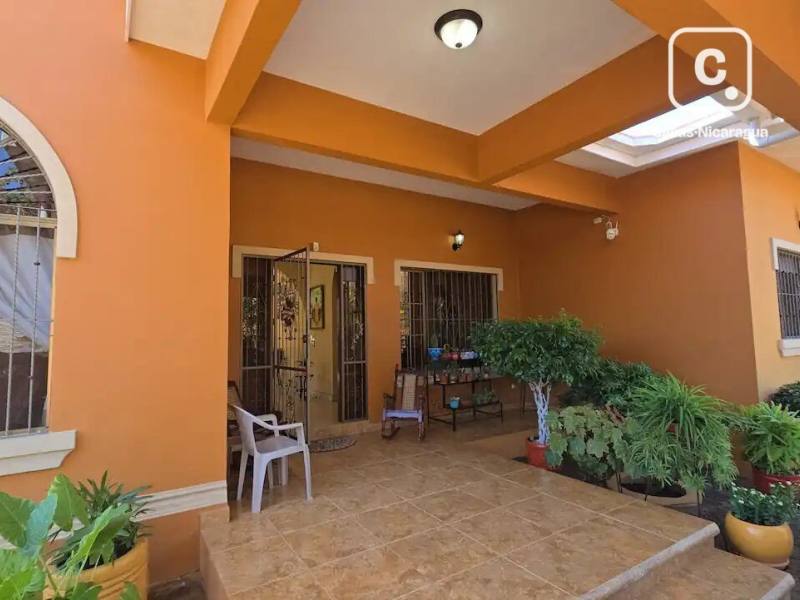 Finca en venta en Granada – 3 hab, 2,950 varas²
