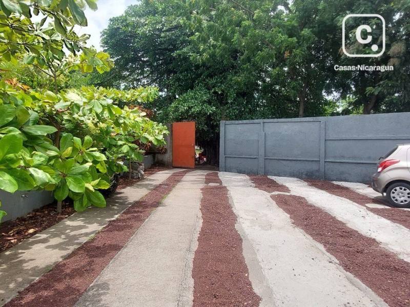 Apartamento en venta en Granada – 12 hab, 900 m²