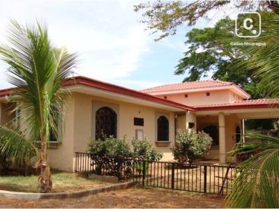 Casa en venta en Granada – 8 hab, 575 m²