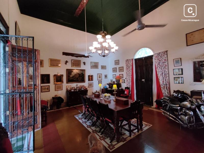Casa en venta en Granada – 3 hab, 557 m²