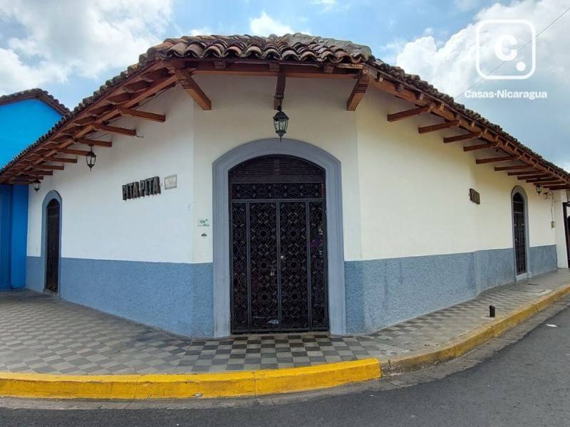 Local comercial en venta en Granada – 186 m²