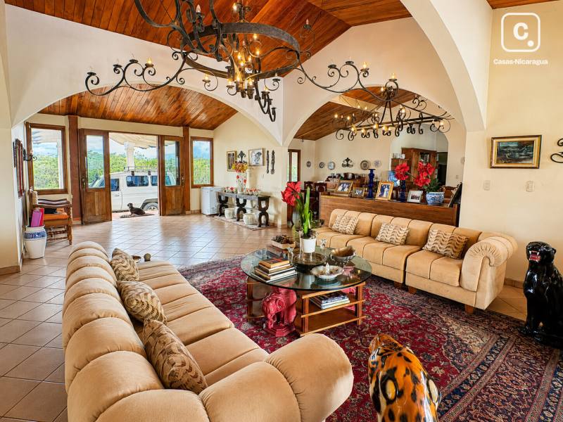 Finca de 61.9 hectáreas con vista al lago sobre la Panamericana, Rivas