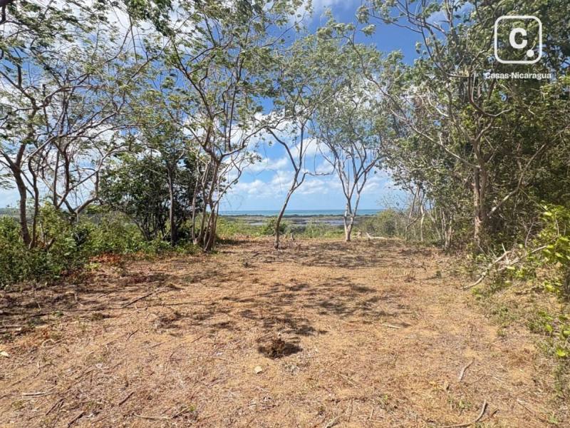 Terreno plano de 6,880 m² con vista de 360° en las alturas de Popoyo, Tola