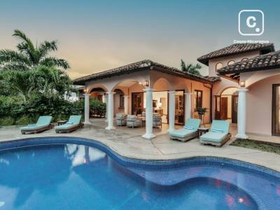 Casa de 4 habitaciones frente al acantilado, vista a Playa Rosada y Escondida, Rancho Santana