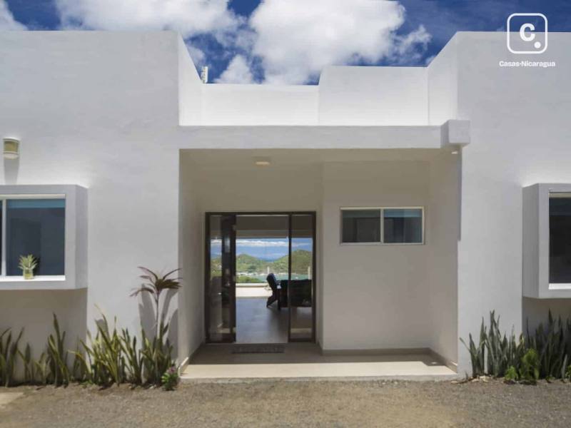 Casa de 4 habitaciones y 5 baños en 228 m² con vista al mar, Colinas de Miramar, SJDS