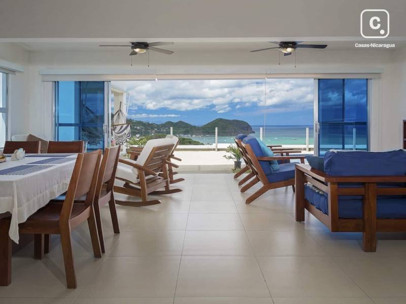 Casa de 4 habitaciones y 5 baños en 228 m² con vista al mar, Colinas de Miramar, SJDS