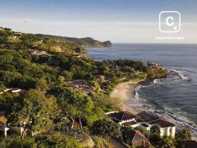 Casa de 4 habitaciones y 334 m² en doble lote de Rancho Santana, Tola