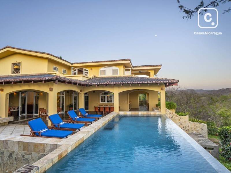 Casa de 4 habitaciones y 802 m² en 3 niveles, Rancho Santana, Tola