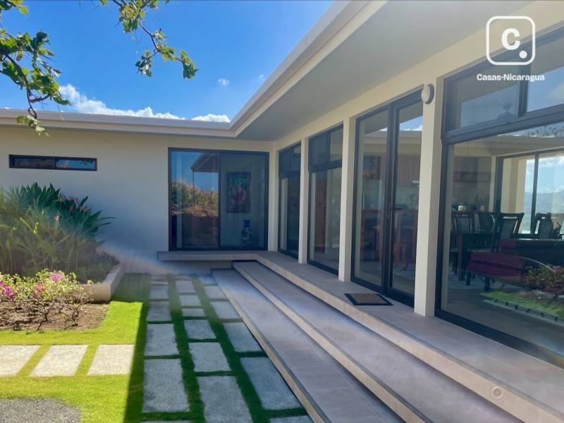 Casa de 3 habitaciones y 324 m² con vista al mar y al valle, Tola