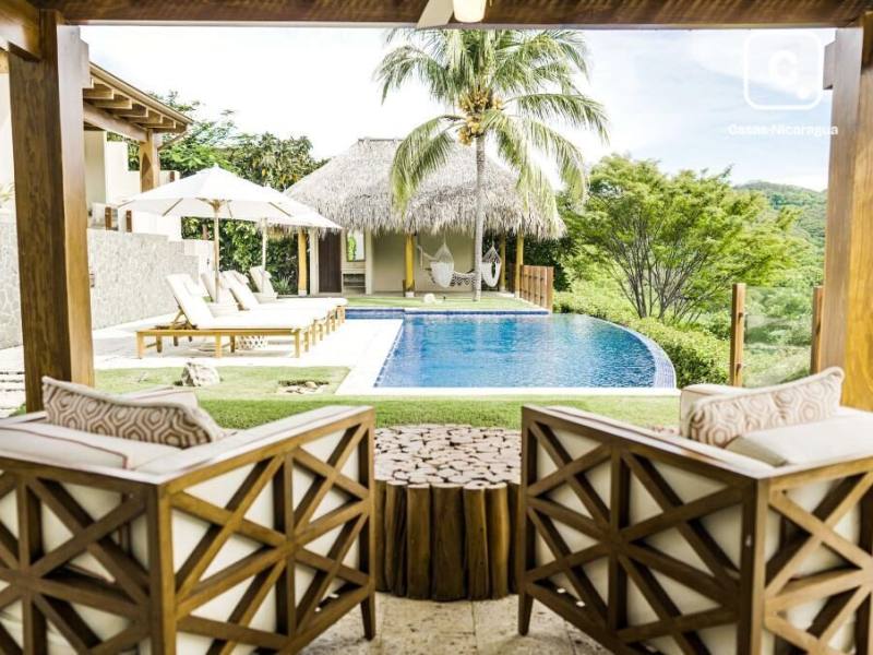 Casa de 6 habitaciones y 465 m² con piscina infinita y vista al golf, Guacalito, Tola
