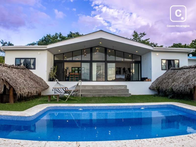 Casa de 3 habitaciones en 15,252 m² (casi 4 acres), San Juan del Sur