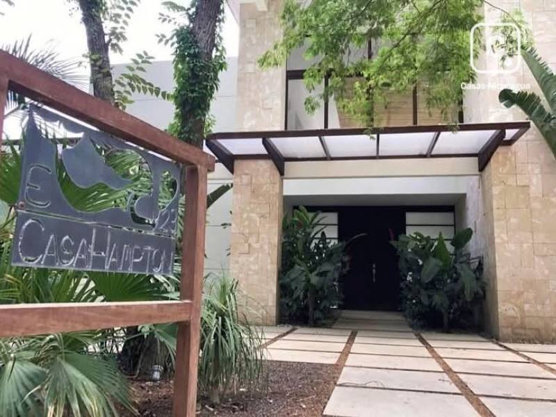 Villa de 7 habitaciones (casa principal y casa de huéspedes) en 641 m², Hacienda Iguana, Tola