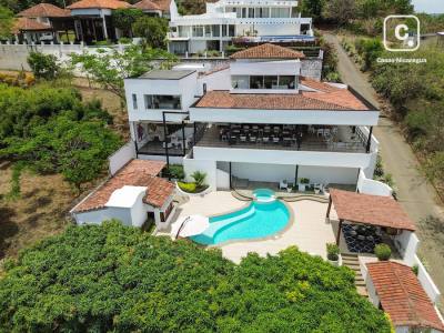 Casa de 5 habitaciones y 7 baños con vista al mar en Lomas de San Juan del Sur