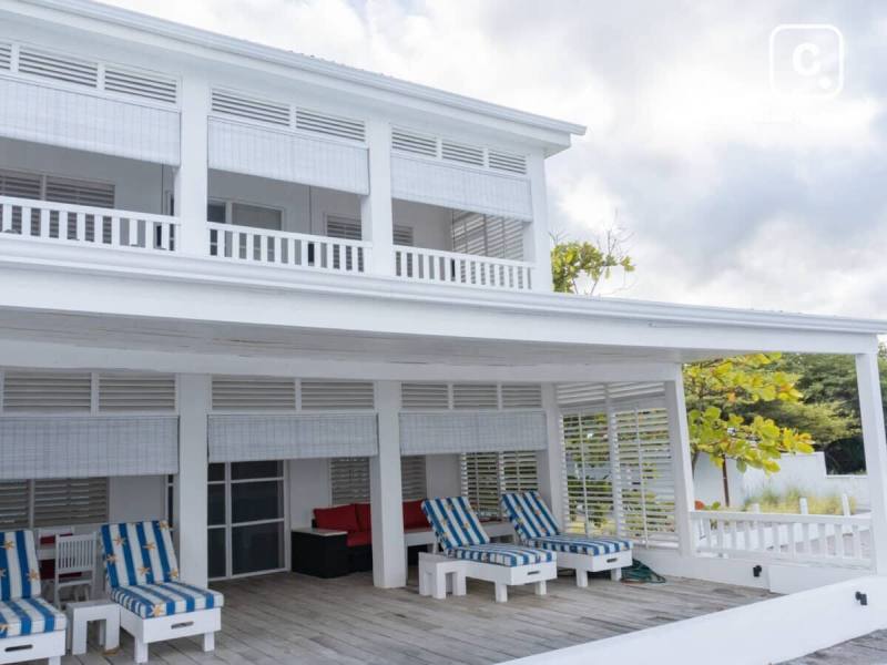 Casa frente al mar de 3,560 m² en dos lotes en Playa Popoyo, Tola