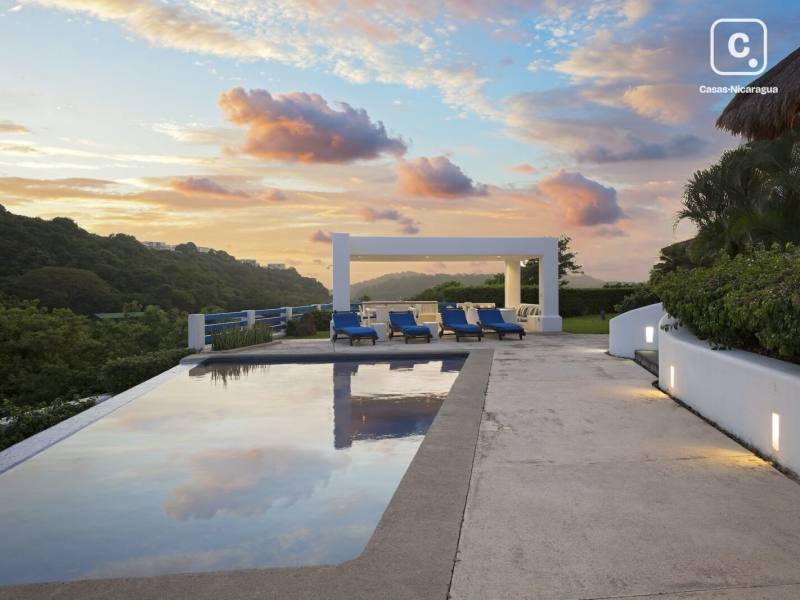 Casa de 599 m² con 7 habitaciones en dos lotes, San Juan del Sur