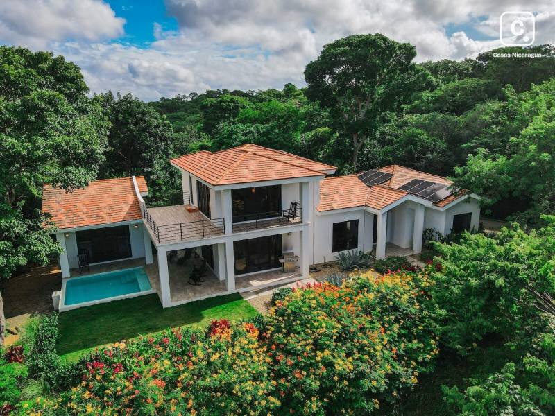 Casa de 3 habitaciones en 6,058 m² con vista al mar en Rancho Santana, Tola