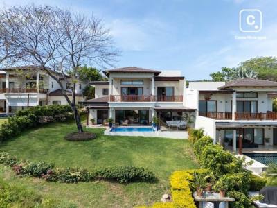 Casa de 4 habitaciones con vista al mar en Guacalito de la Isla, Tola