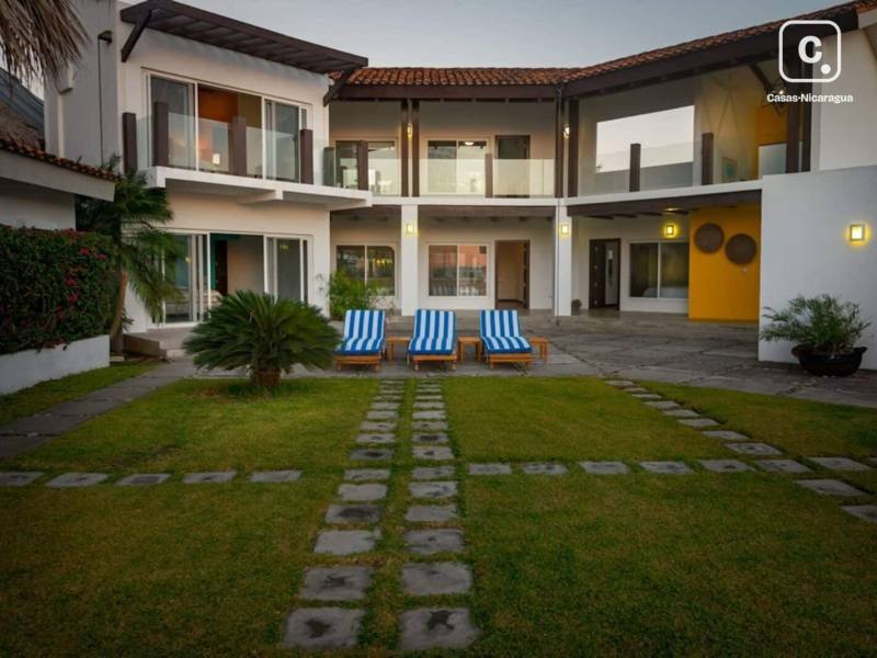 Casa frente a playa de 7 habitaciones en 3,600 m² en Playa Marsella, San Juan del Sur