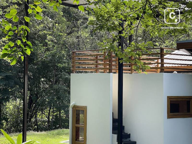 Casa de 2 habitaciones en terreno de 7,916 m² junto a un río, sur de San Juan del Sur