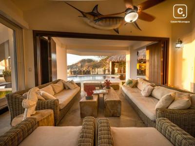 Casa frente a playa de 7 habitaciones en 3,600 m² en Playa Marsella, San Juan del Sur