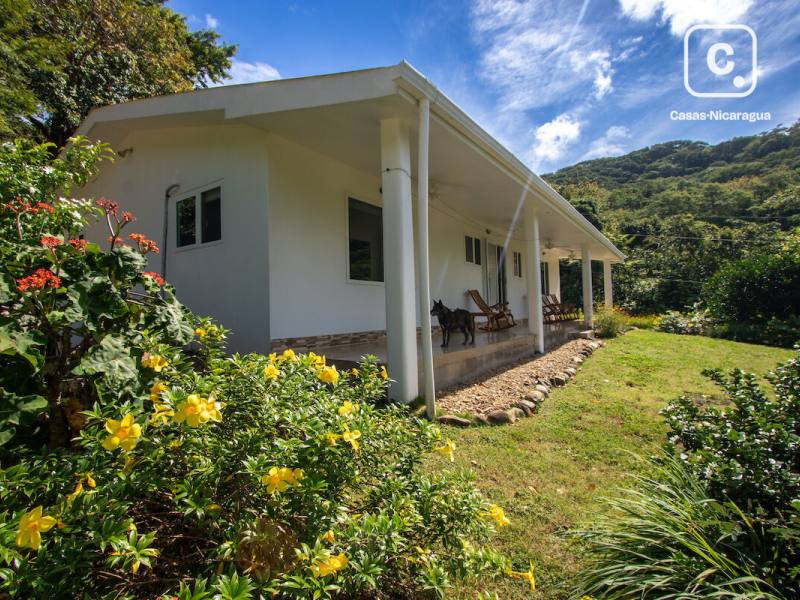 Casa de 3 habitaciones en terreno de 1,433 m² cerca de Playa Yankee, San Juan del Sur