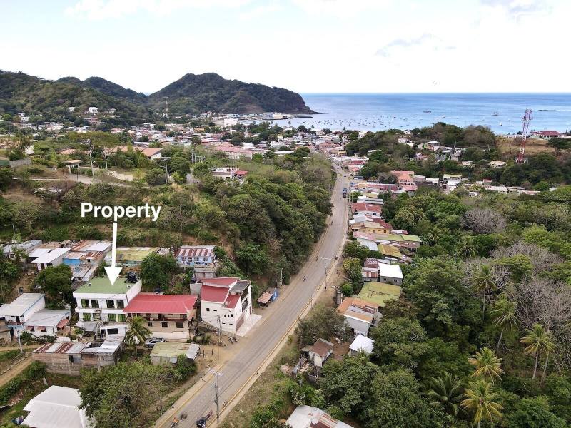 Edificio de 5 apartamentos con 9 habitaciones en 137 m², centro de San Juan del Sur